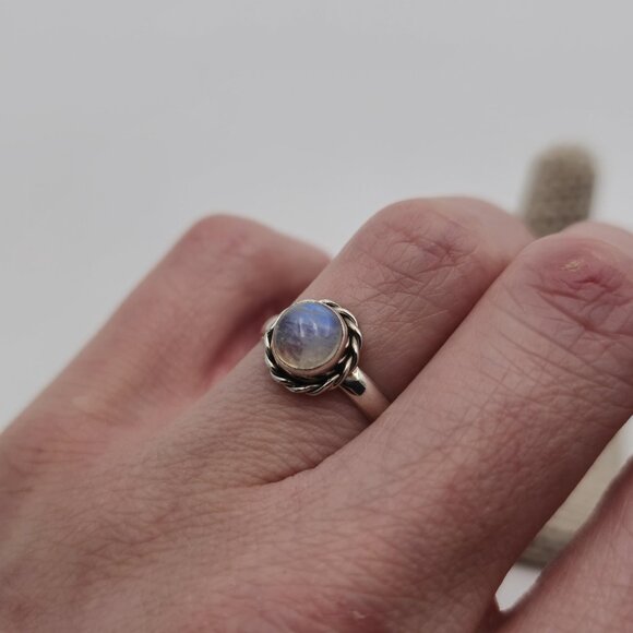 Size 7 Sterling Silver Brilliant Flash Of Color Moonstone Band Ring A3209 - Picture 5 of 9